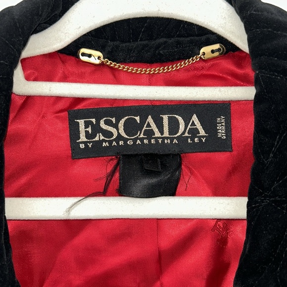 Vintage Escada Black Oversized Velvet Quilt Jacket, by Margaretha Ley, Size M/L - Picture 11 of 15